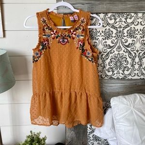 Boho Embroidered top! 💛